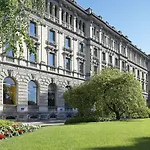 Palace 4*