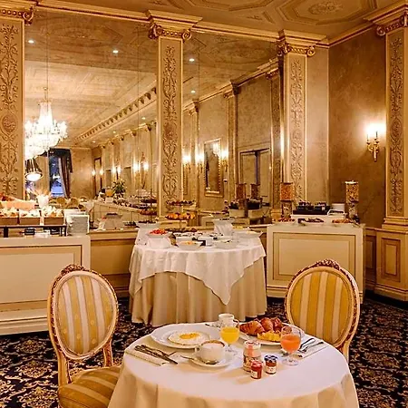 Palace 4* コモ