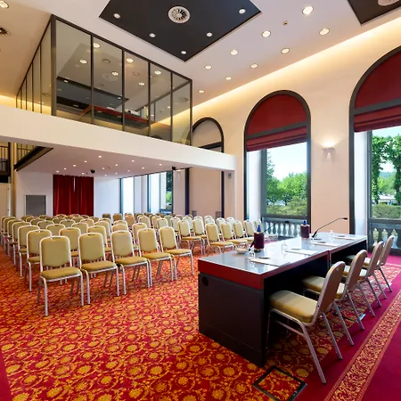 فندق Palace 4*